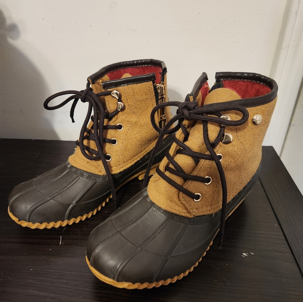 Hilfiger Brown and Tan Lace-Up Duck Boots Size 6
